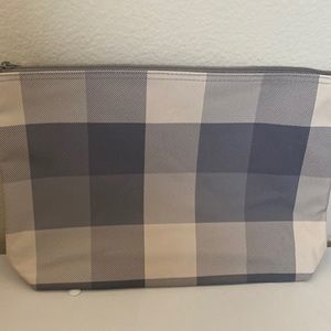 New Thirty One Zipper Pouch